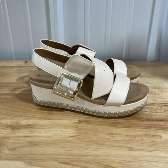 New With Box Giani Bernini Memory Foam Jerammiep Cream Sm Women’s Shoe Size 6.5 - Picture 3 of 8